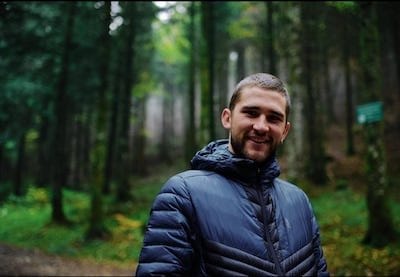 Photographie de profil de Guim notre guide de haute montagne.