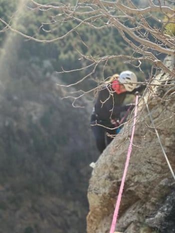 Pratiquant Via Ferrata encordé, Pyrénées-Orientales, Sensations Pyrénées, Font-Romeu. Pratiquant Via Ferrata encordé, Pyrénées-Orientales, Sensations Pyrénées, Font-Romeu.