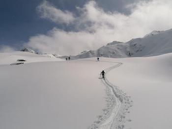 Ski de randonnée dans les Encantats enneigés, raid à ski dans les montagnes enchantées du Val d'Aran. Ski de randonnée dans les Encantats enneigés, raid à ski dans les montagnes enchantées du Val d'Aran.