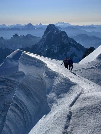 serac avec alpinistes serac avec alpinistes